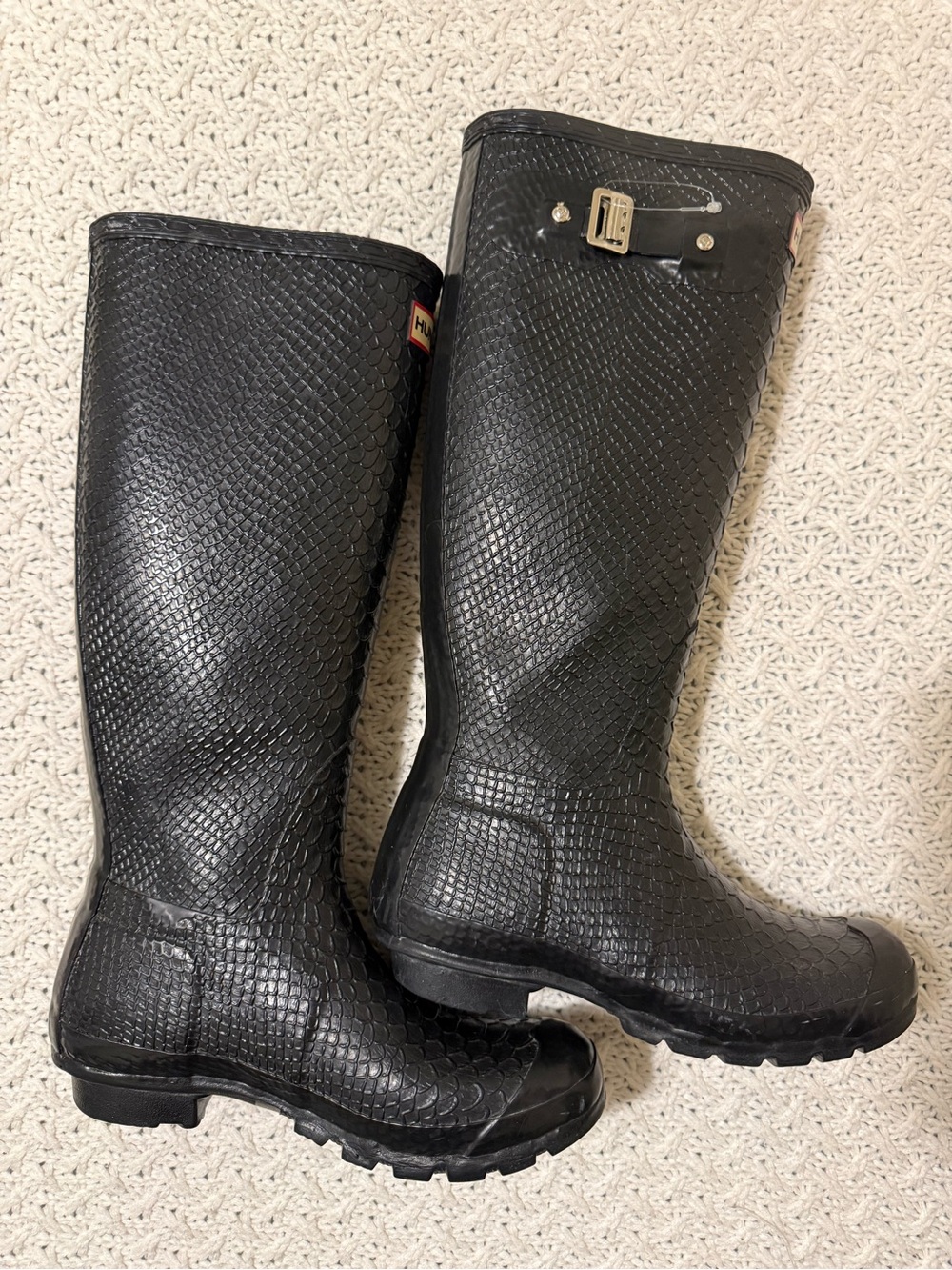 Hunter limited edition RARE
carnaby boa snakeskin embossed textured tall boots 8